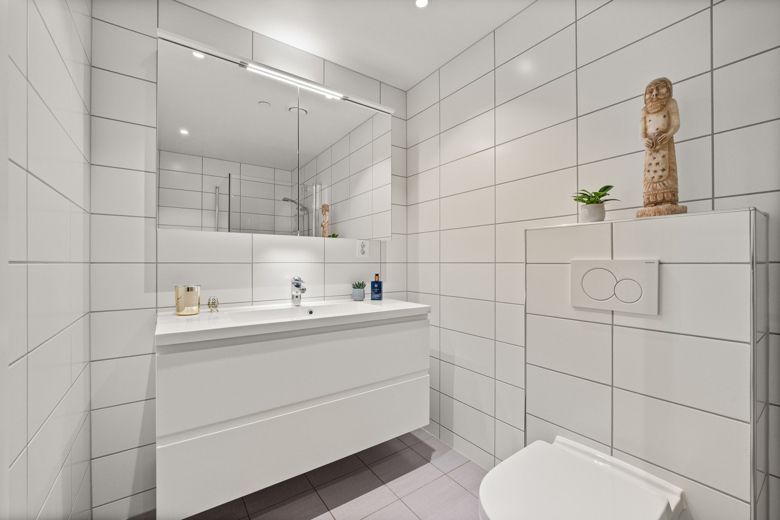 Hovedsoverommets bad gir en følelse av komfort og privatliv i hverdagen. Galleribilde