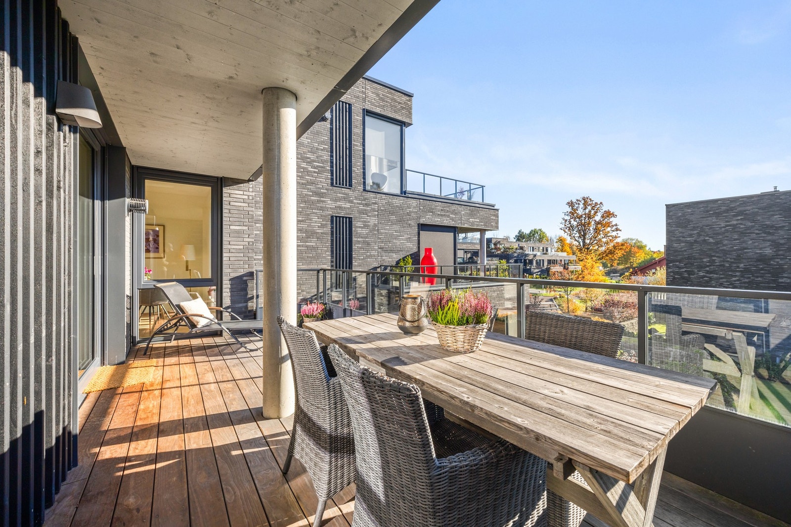 Her bor du sentralt men likevel tilbaketrukket med kort vei til det du måtte trenge i en travel hverdag Galleribilde