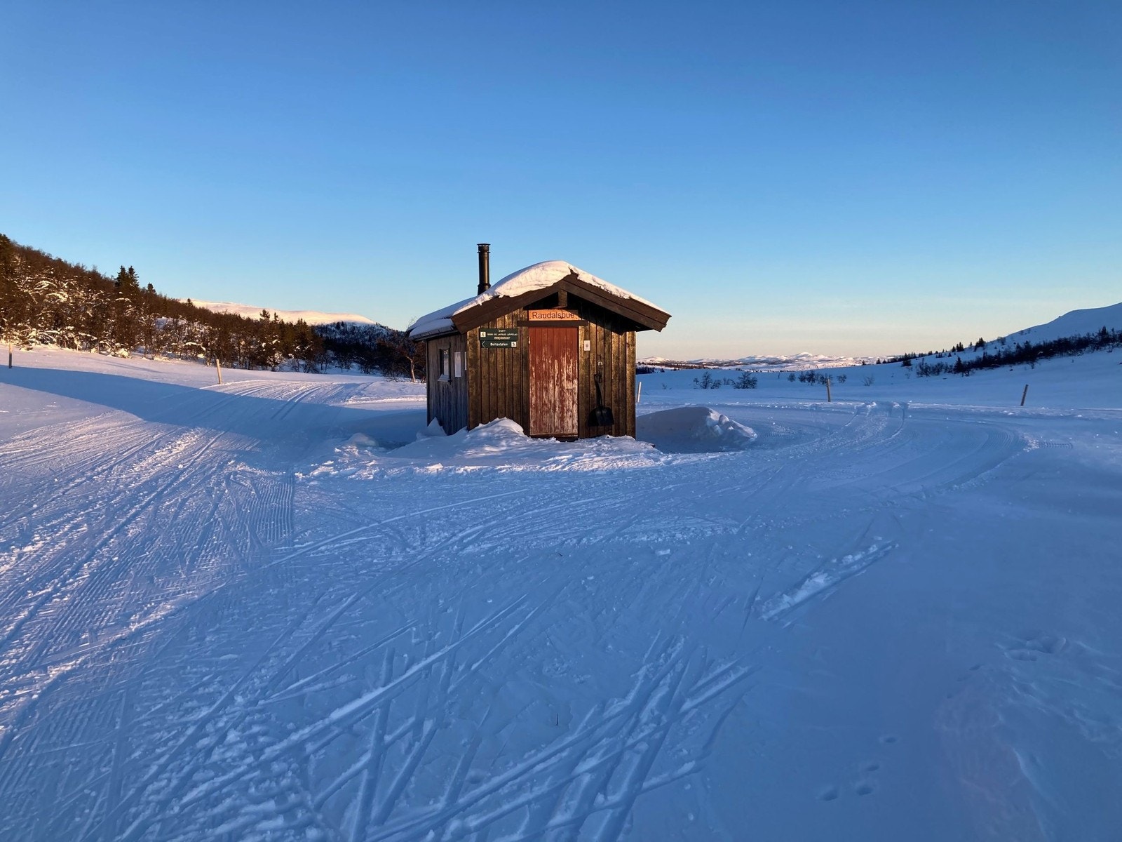 Raudalsbue - skiløypa ovenfor hytteområdet Galleribilde