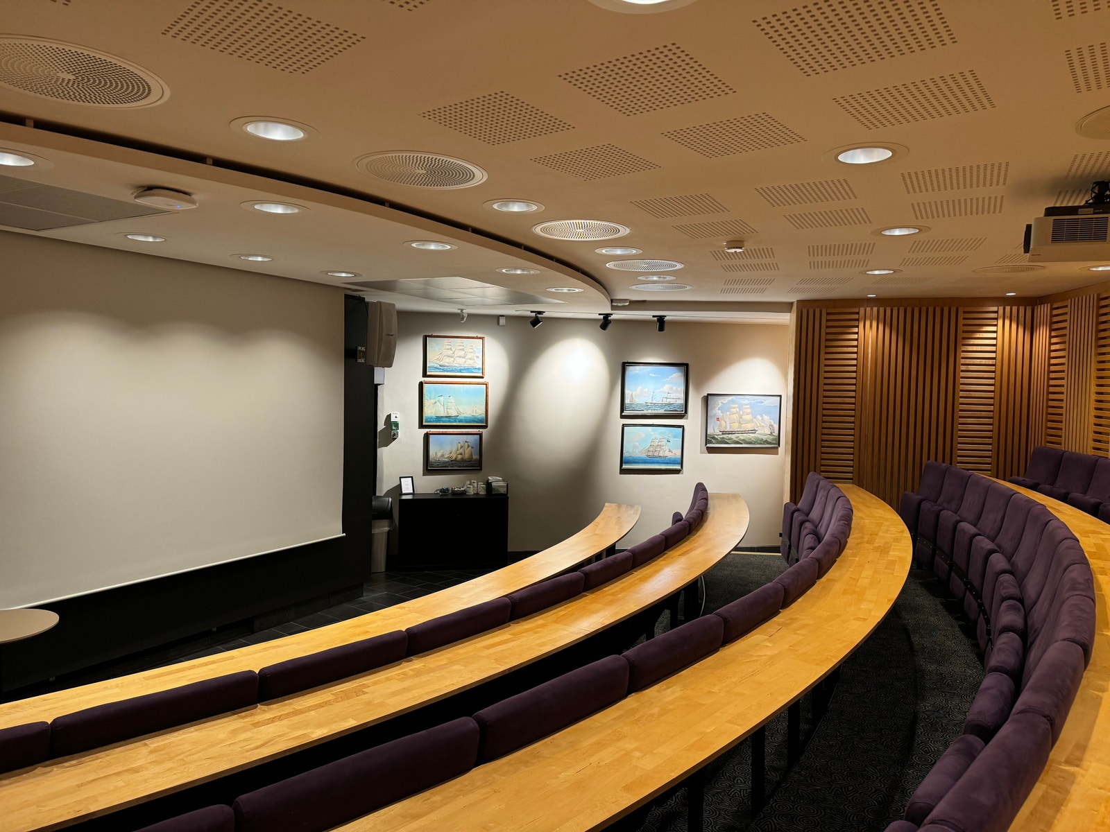 Flott auditorie i nabobygget - Skipsbyggerhallen. Galleribilde