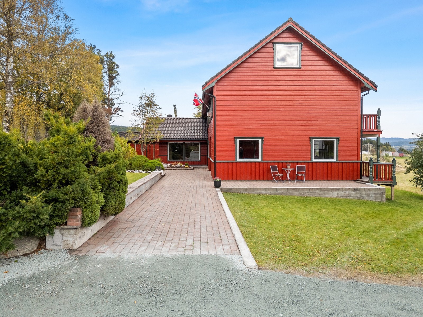 Steinlagt inngangsparti. Galleribilde