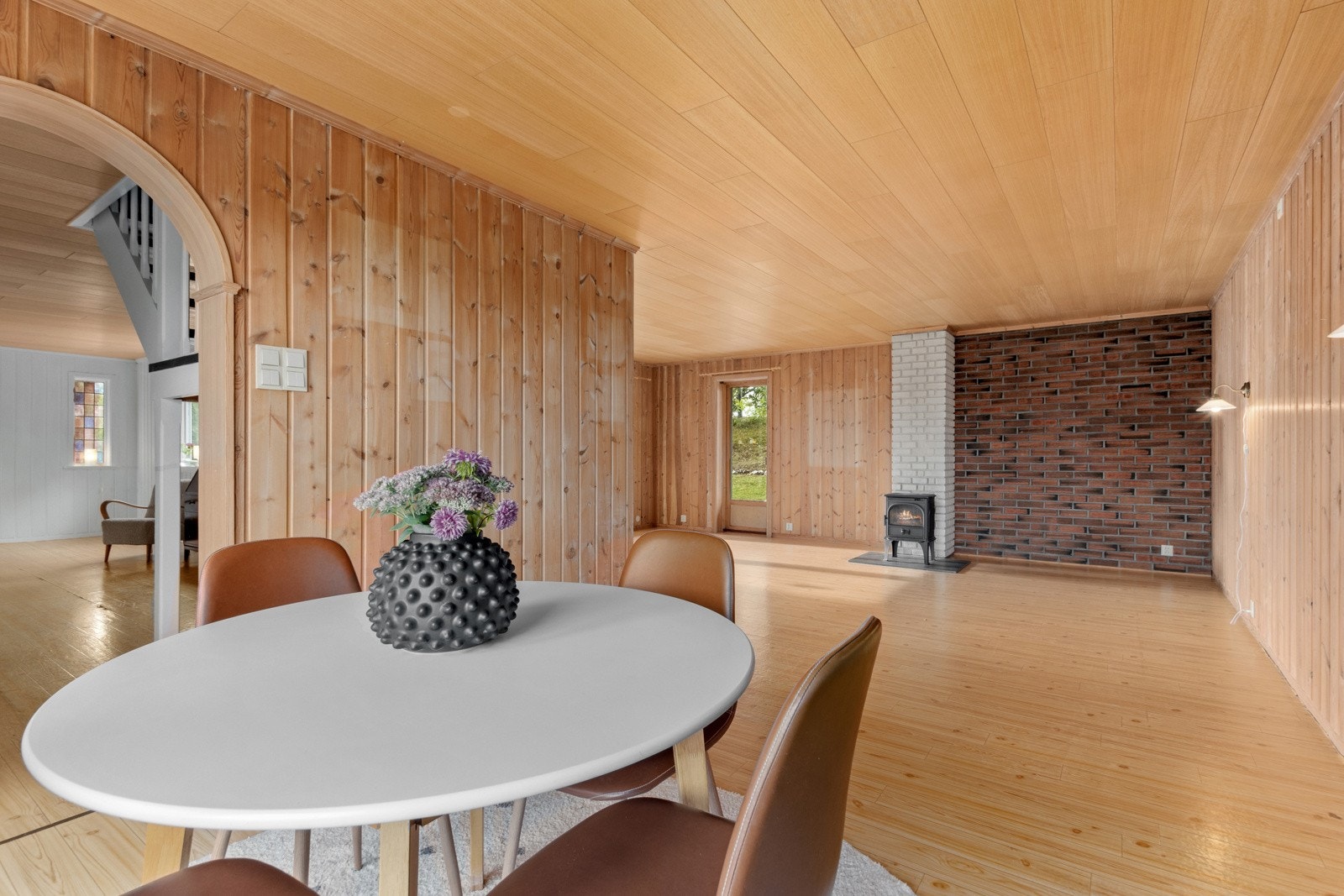 Boligen har flere og romslige stuer. Galleribilde