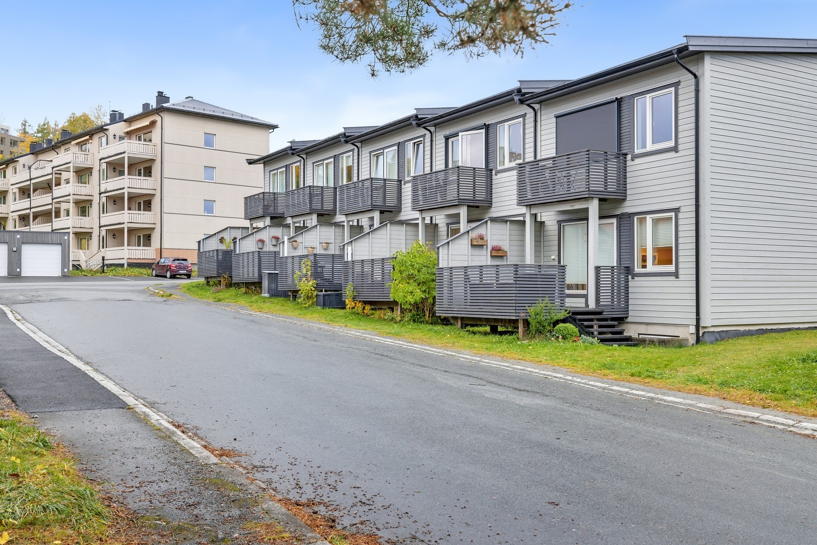 Boligen ligger i et svært barnevennlig område med nærhet til dagligvare og kollektivtransport. Galleribilde