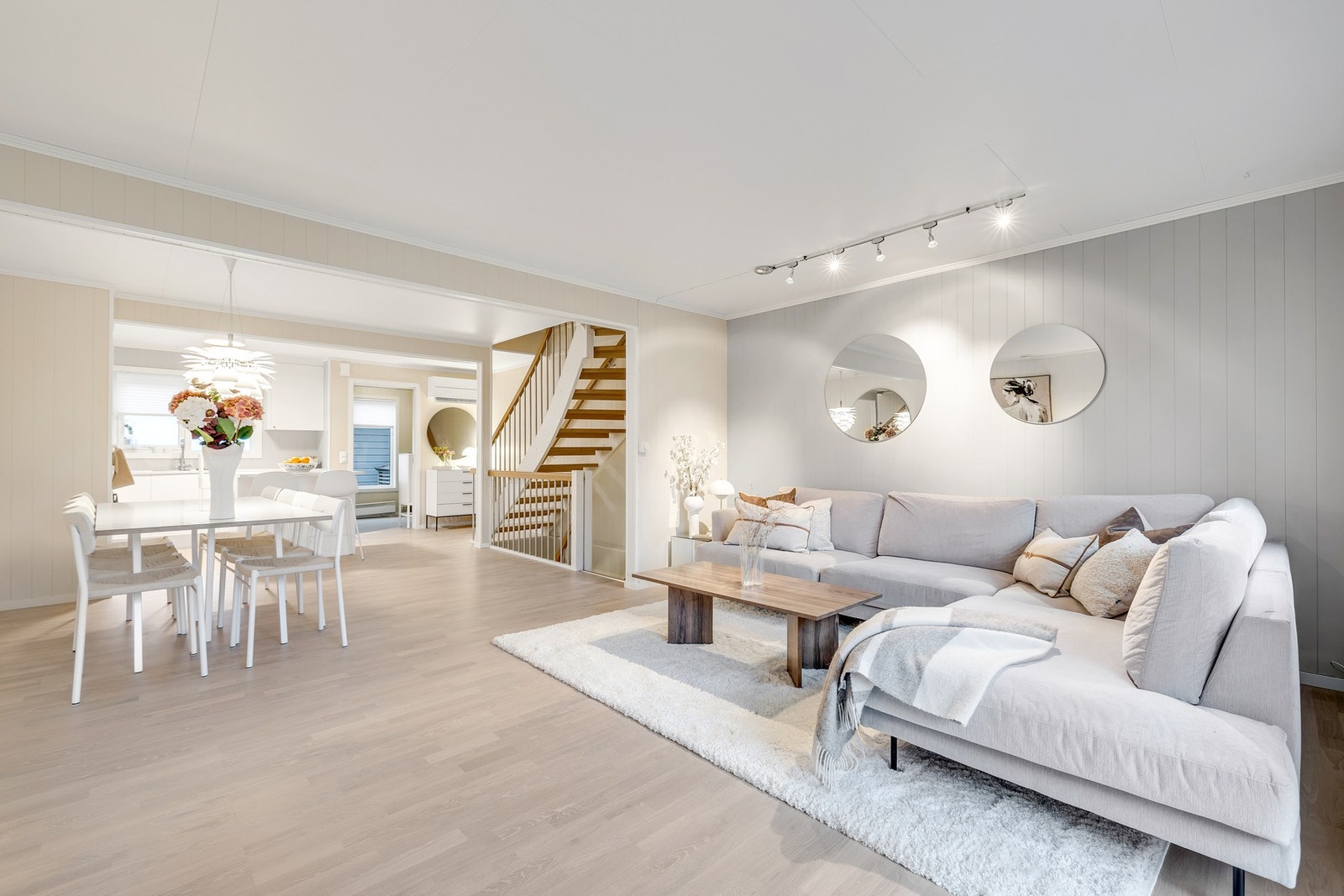 Velkommen til Stabells veg 10 B, presentert av EiendomsMegler1 ved Sigbjørn Shaswar-Vestå. Galleribilde