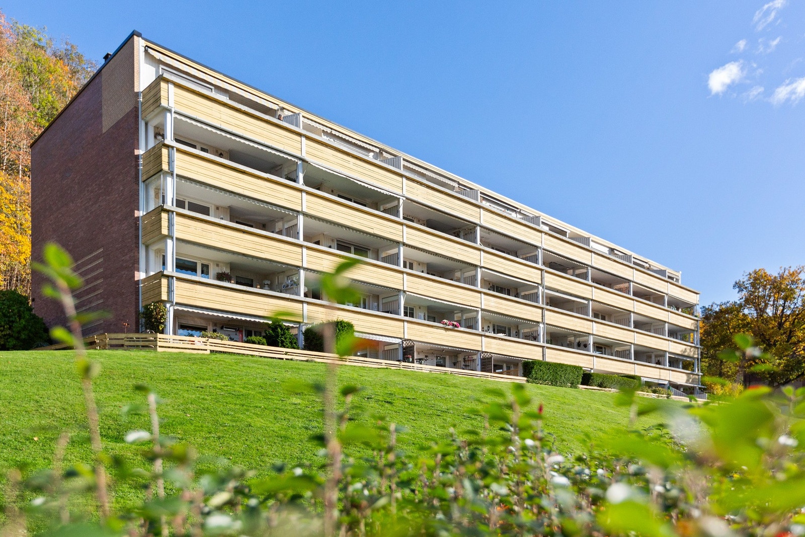 Kort vei til skoler, barnehager og fotballbane. Galleribilde