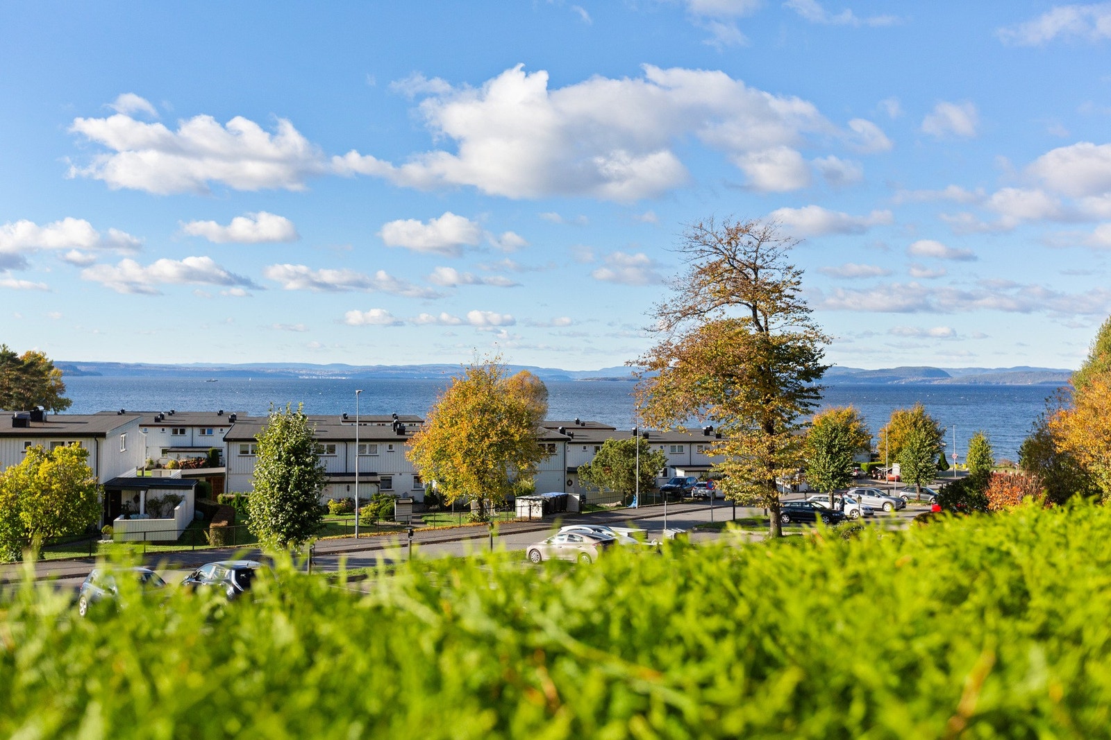 Boligen har flott vestvendt beliggenhet og flott utsikt over Oslofjorden. Galleribilde