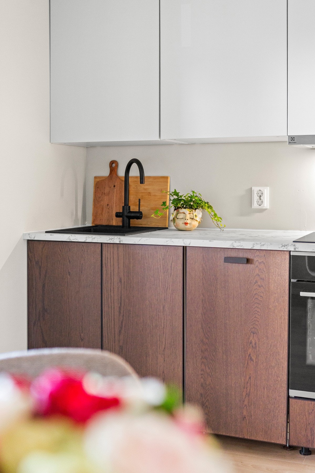 Kjøkkenet er en del av den åpne løsningen mot stuen. Galleribilde