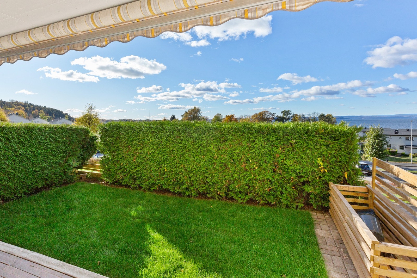 Leilighetens hovedattraksjon er den flotte uteplassen. Galleribilde