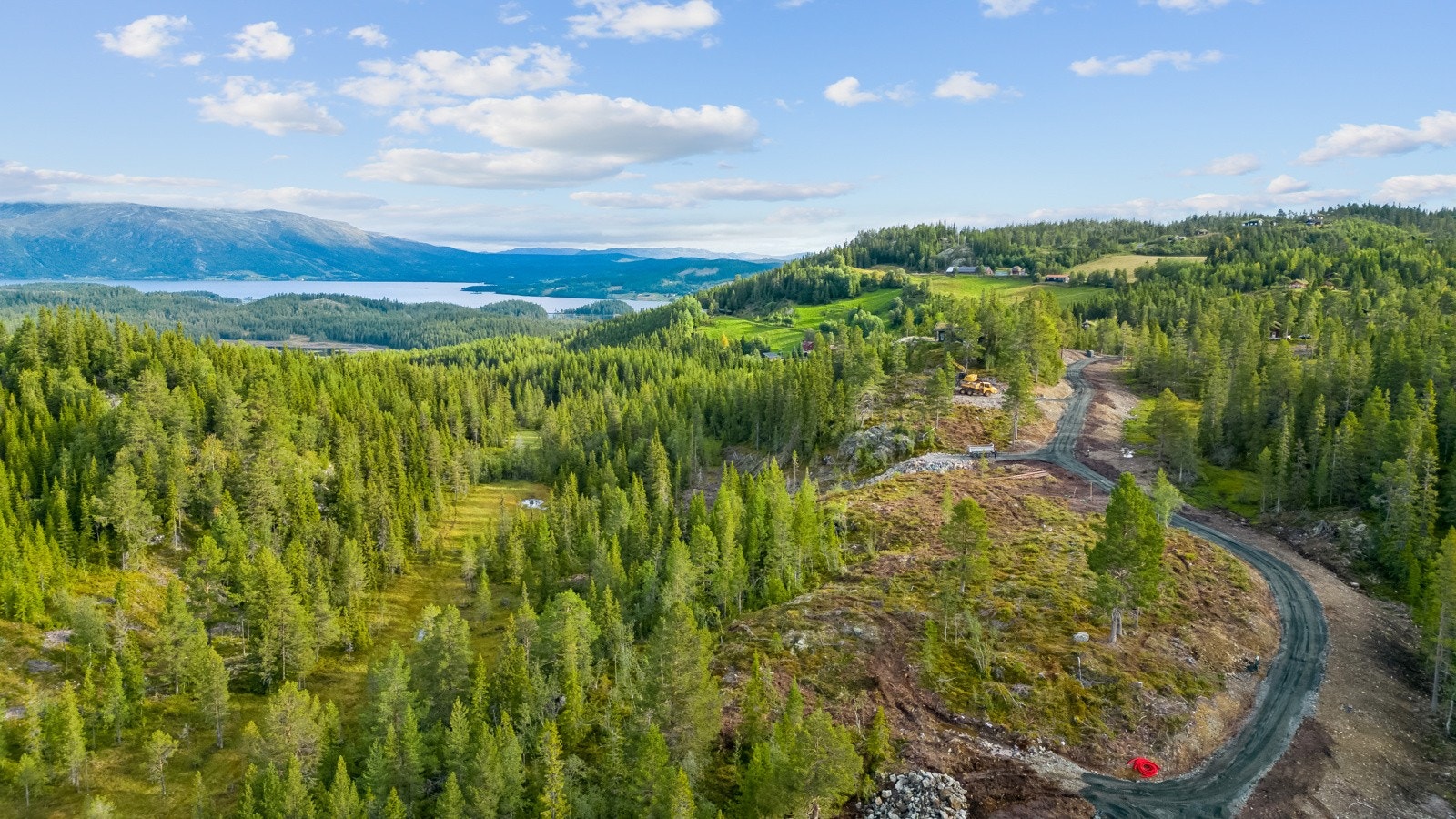 Utsikt mot Totak og Raulandsfjell Galleribilde