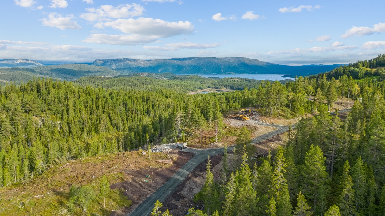 Utsikt - solrikt - fredelig - turområde - store og rimlige tomter Galleribilde