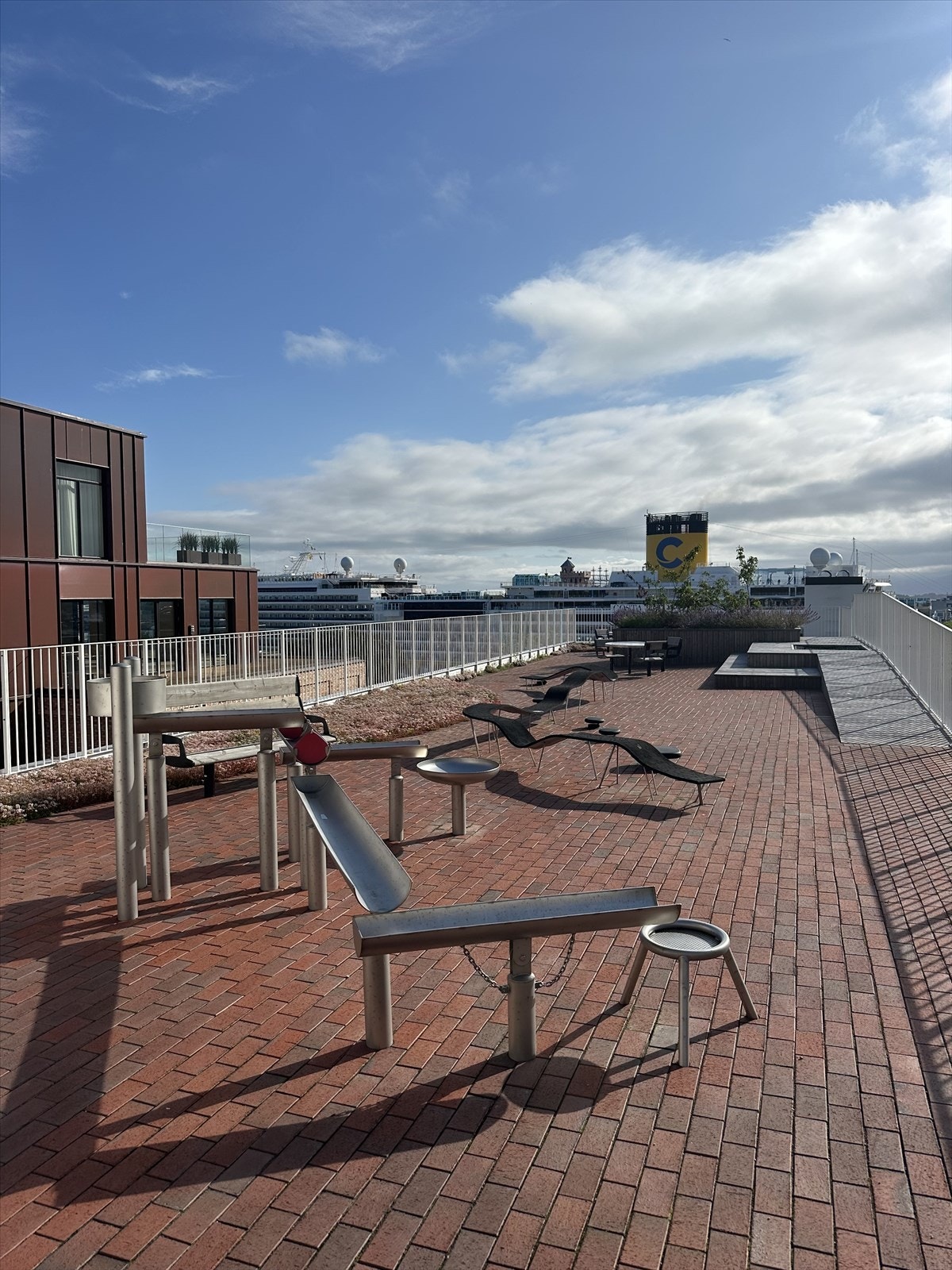 Spektakulær takterrasse på den rehabiliterte bilhallen Galleribilde