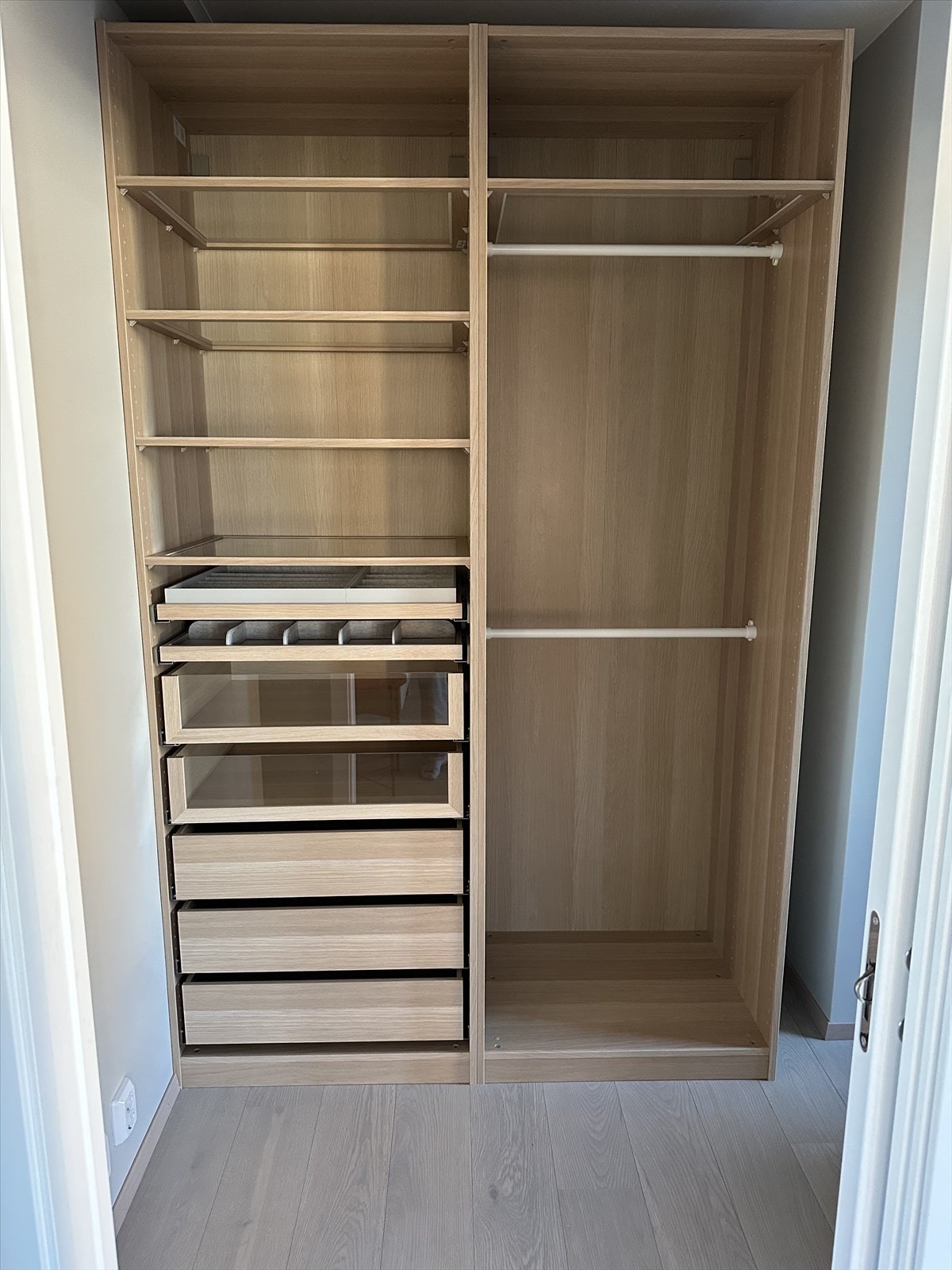 På soverom ll har man plass til seng og garderobeskap Galleribilde