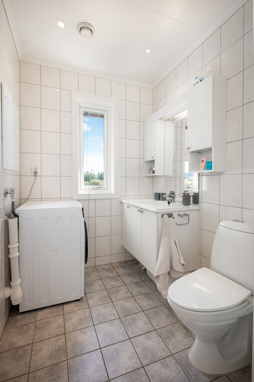 Det er i tillegg opplegg for vaskemaskin på badet. Galleribilde