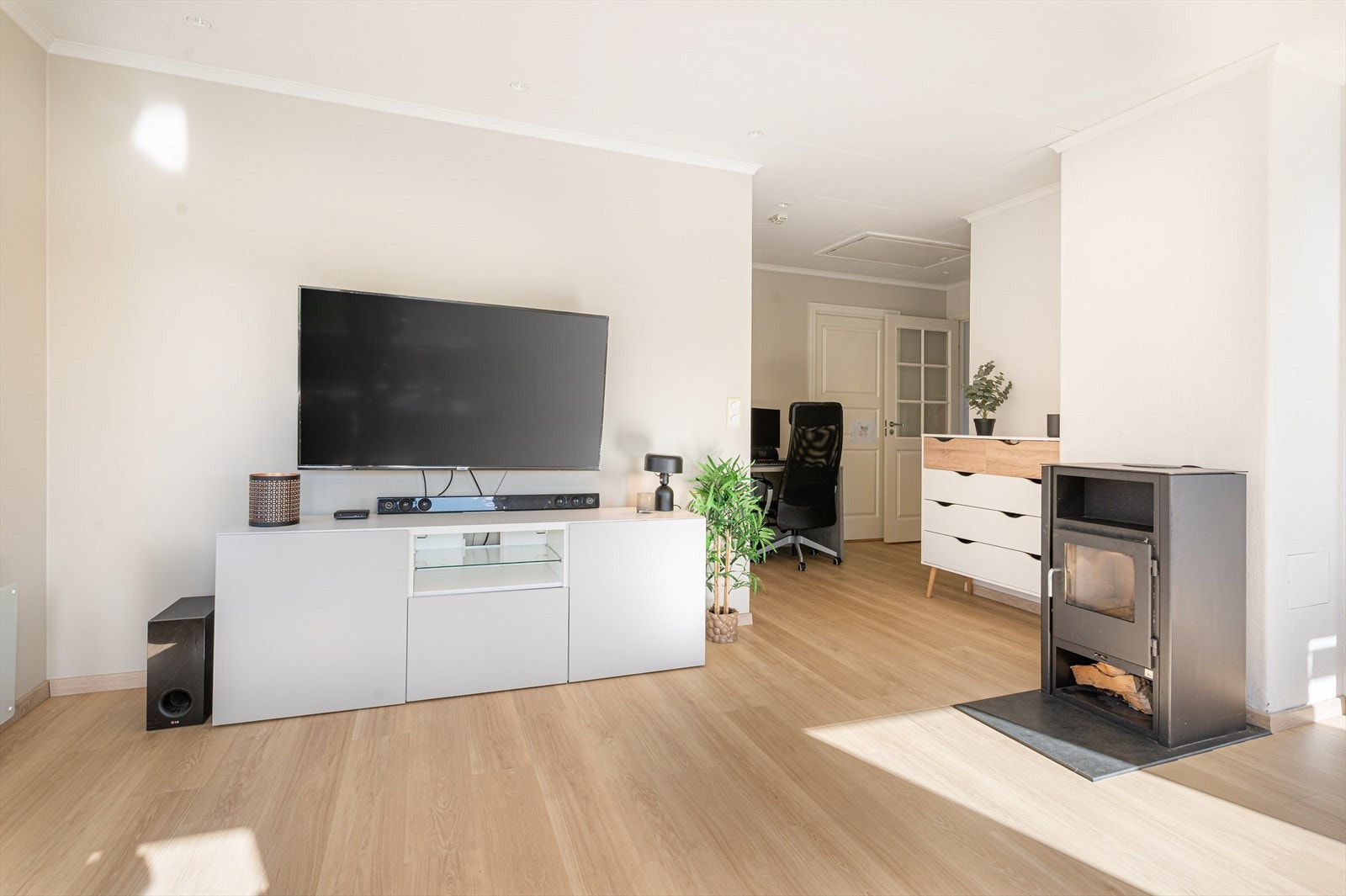 Det er LED-spotter og dimmere på alle rom. Galleribilde