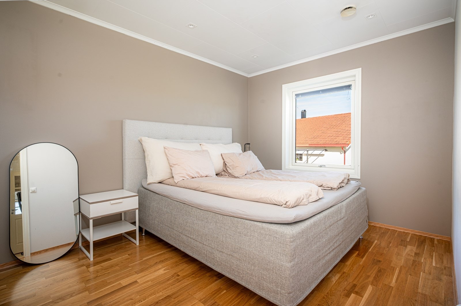 Hovedsoverommet er på gode 11,5 kvm, med god plass til både dobbeltseng og annet møblement. Galleribilde