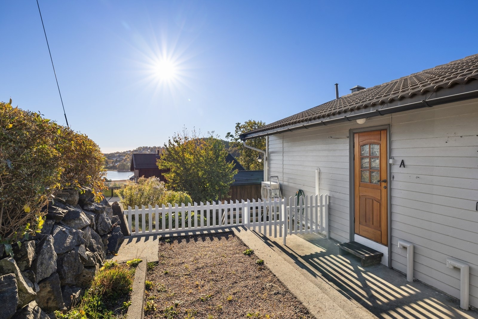 Hyggelig inngangsparti med utsikt. Galleribilde