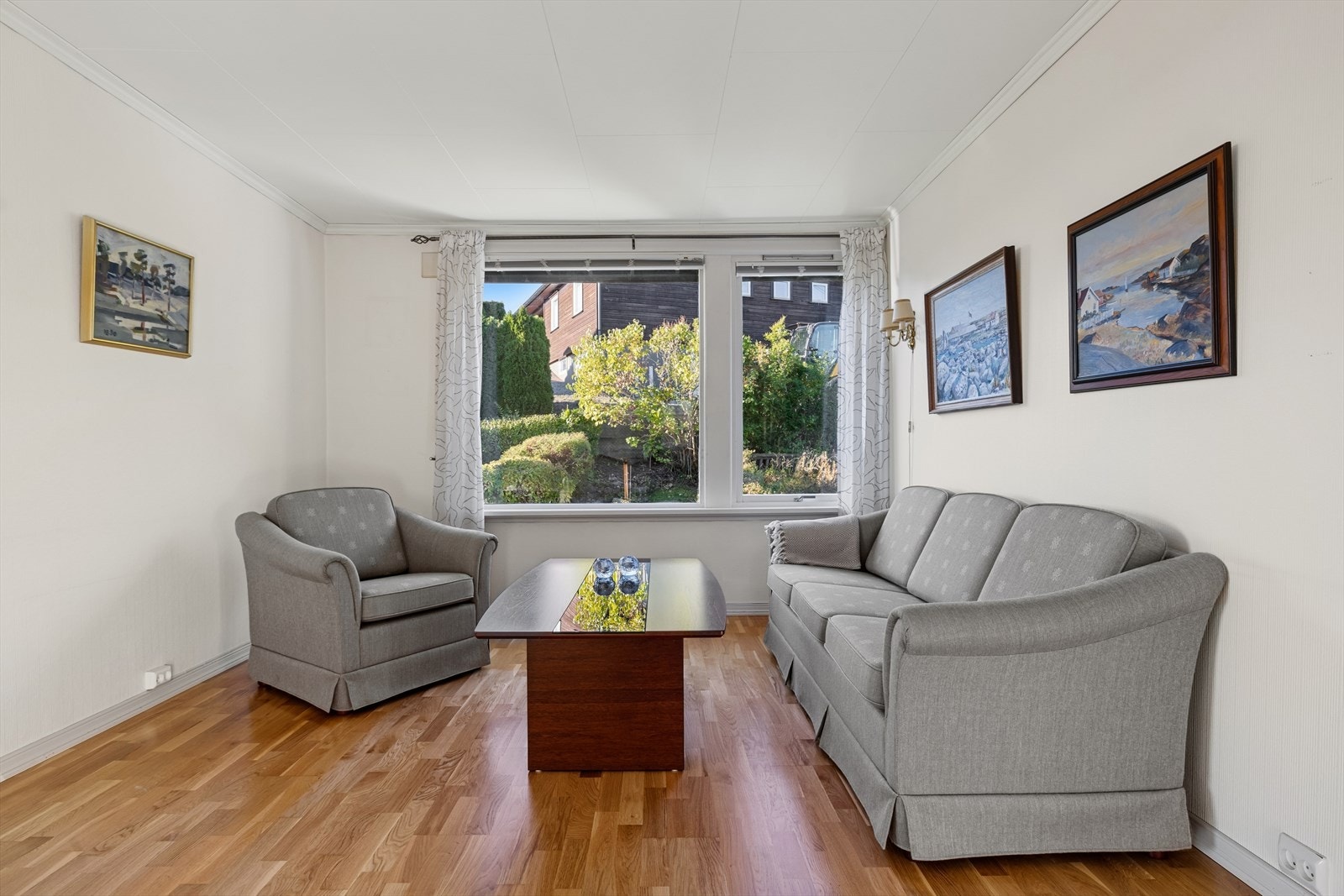 God plass til stor sofagruppe i stuesonen som egner seg perfekt til TV- krok. Galleribilde