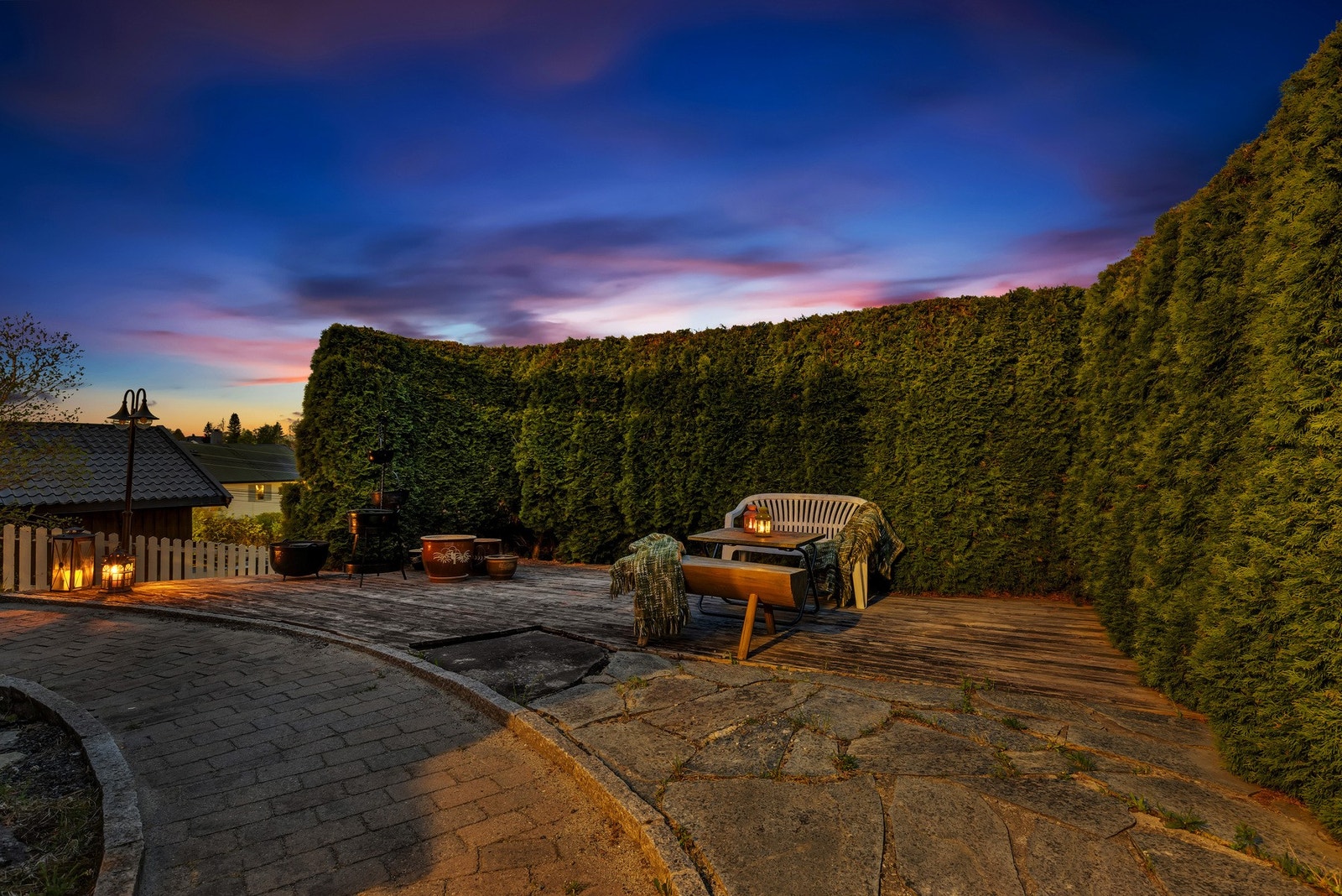 Eiendommen gir nok av boltreplass for store og små. Galleribilde