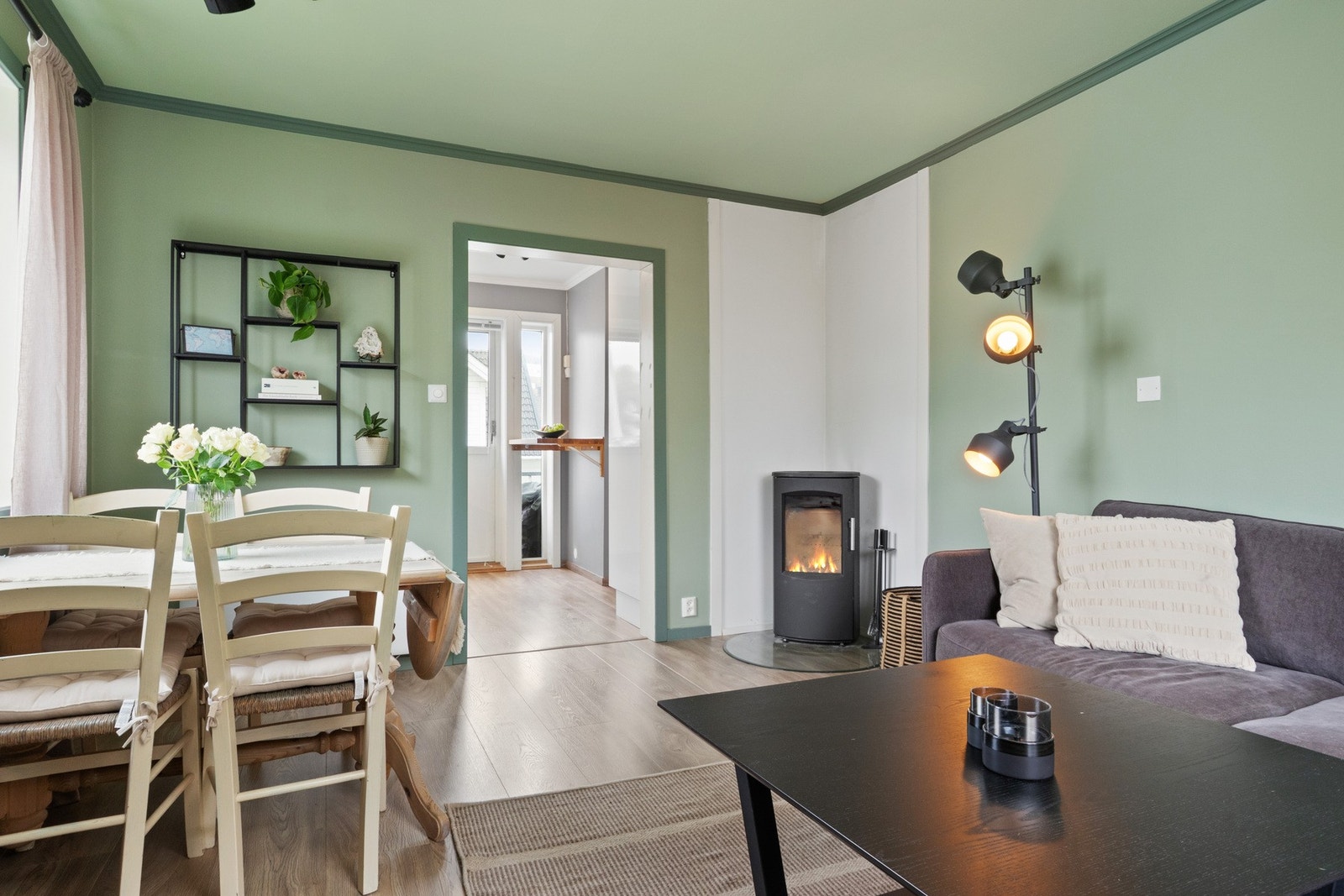 Leiligheten er gjennomgående som gir ekstra godt lys og fin romfølelse Galleribilde