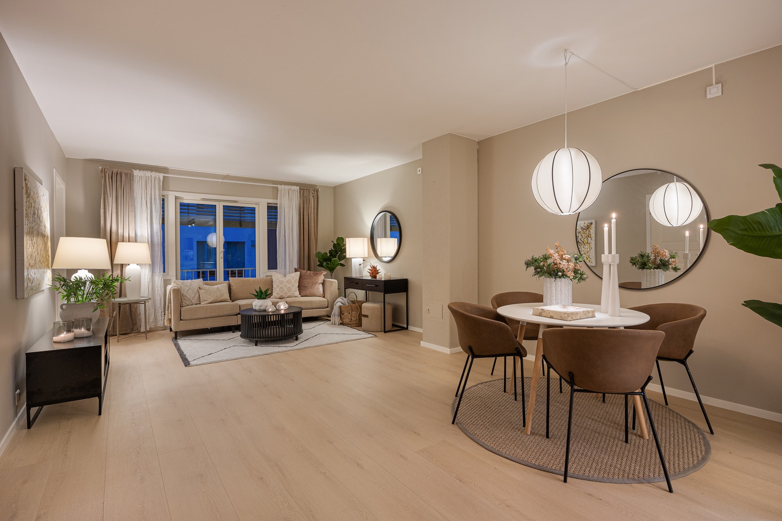 Brøtergata 1 er en pent oppusset 3-roms leilighet med mange fine detaljer og meget god planløsning. Galleribilde