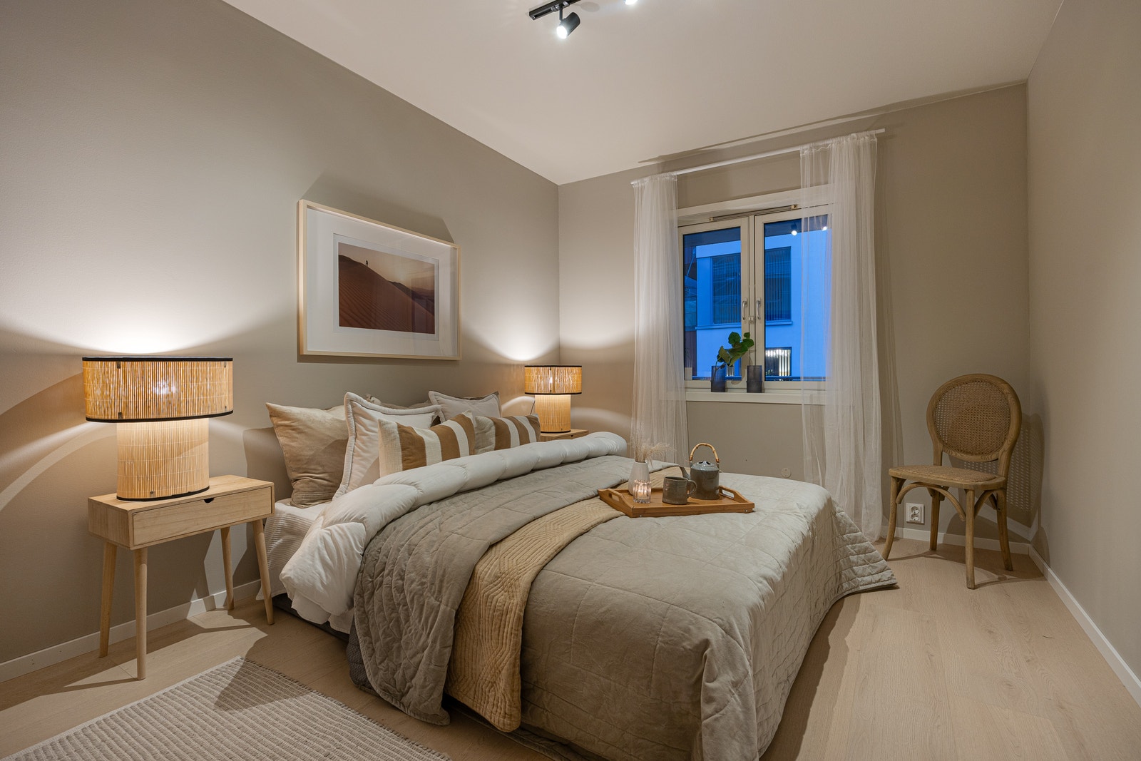 Romslig hovedsoverom med god plass til garderobeløsning og egen bad. Galleribilde