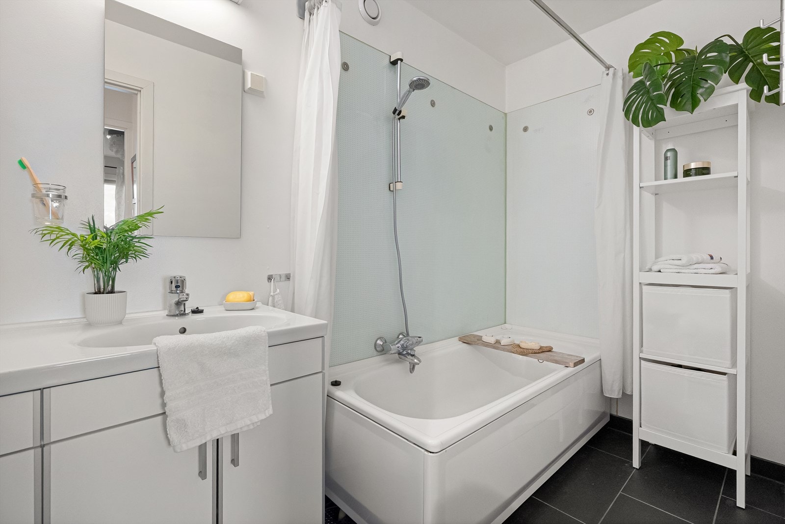 Pent, lyst bad Galleribilde