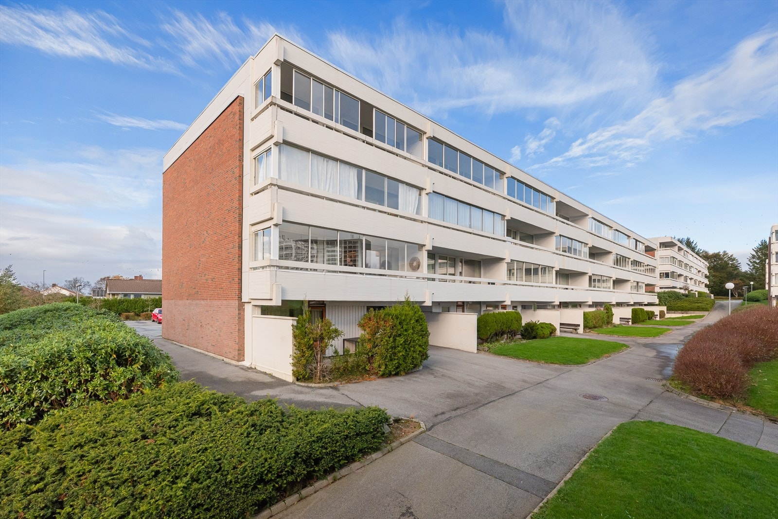 Leiligheten ligger bra til i bygget med gode lys og solforhold Galleribilde