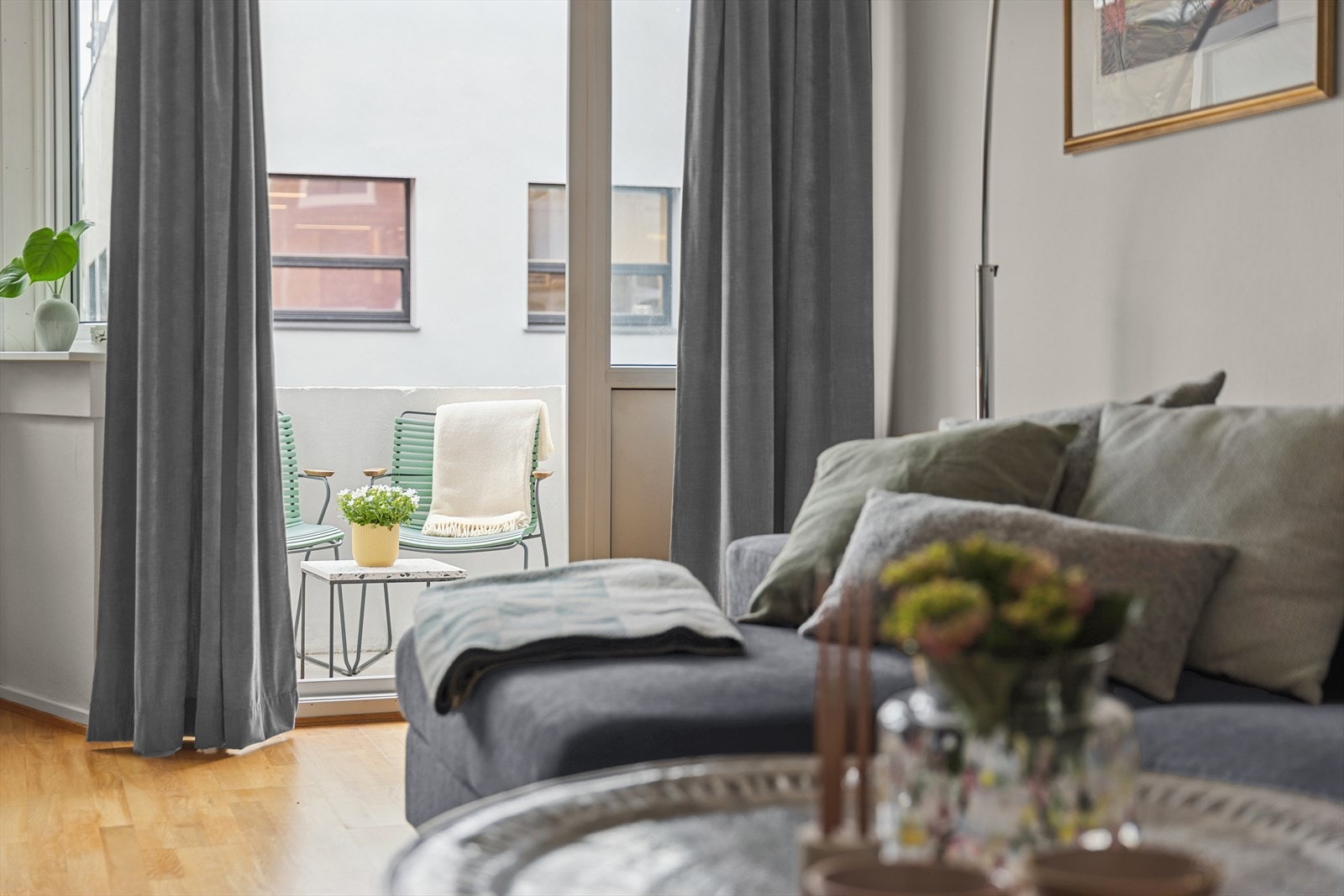 Fra stuen er det utgang til den sørvendte balkongen Galleribilde