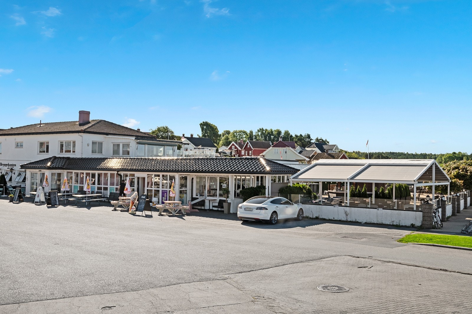 En av flere restauranter i Helgeroa hvor du kan nyte god mat og godt drikke Galleribilde