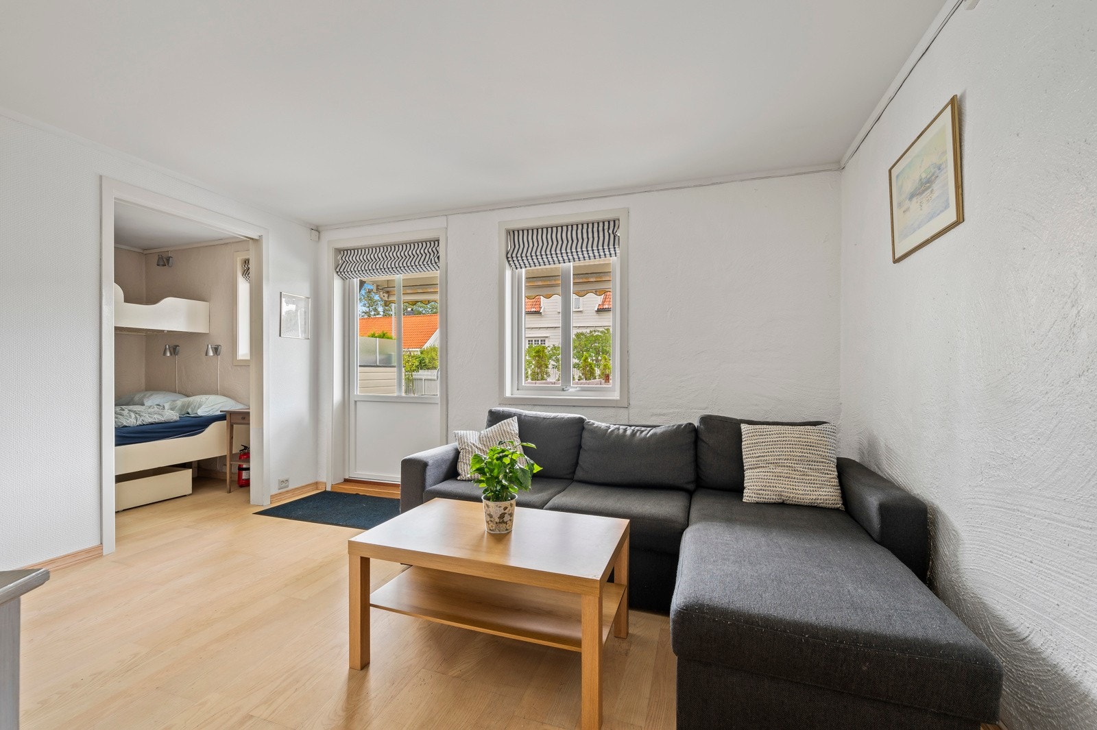 Fra stuen er det utgang til terrasse Galleribilde