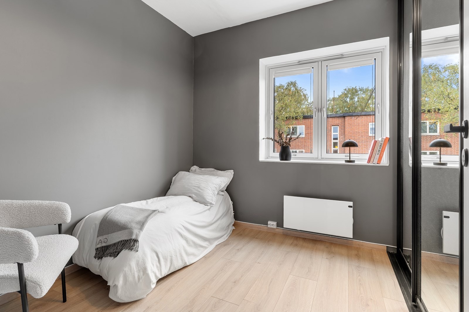 Det andre soverommet egner seg godt som barnerom, gjesterom eller kontor. Galleribilde