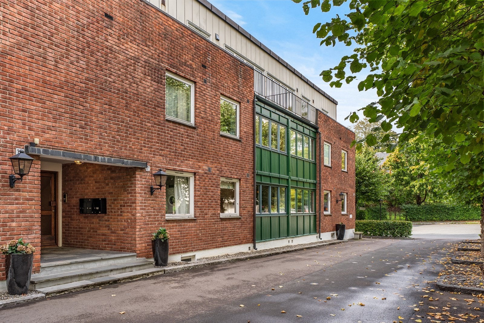 Fasade med rød teglstein Galleribilde