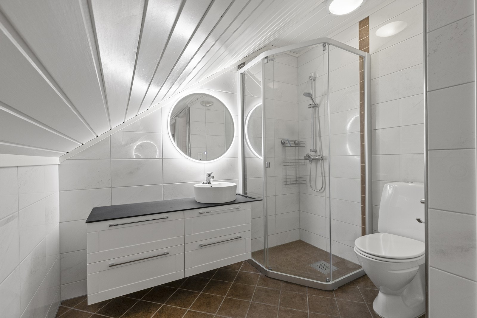 Loft med tre soverom og bad - ideelt for barn, ungdom eller gjester. Galleribilde