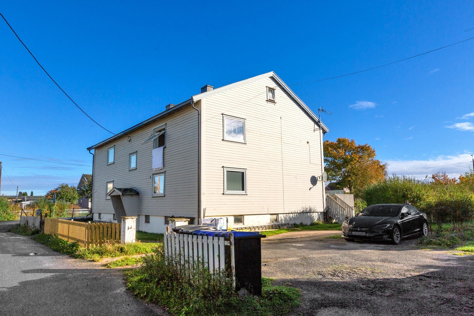 Godt med parkering på tomten Galleribilde