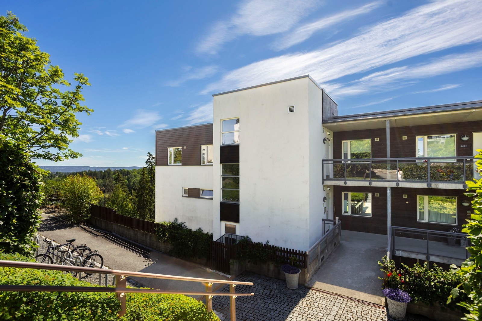 Åstadryggen er omgitt av vakre naturområder med kort vei til Oslo, Sandvika og Asker. Galleribilde