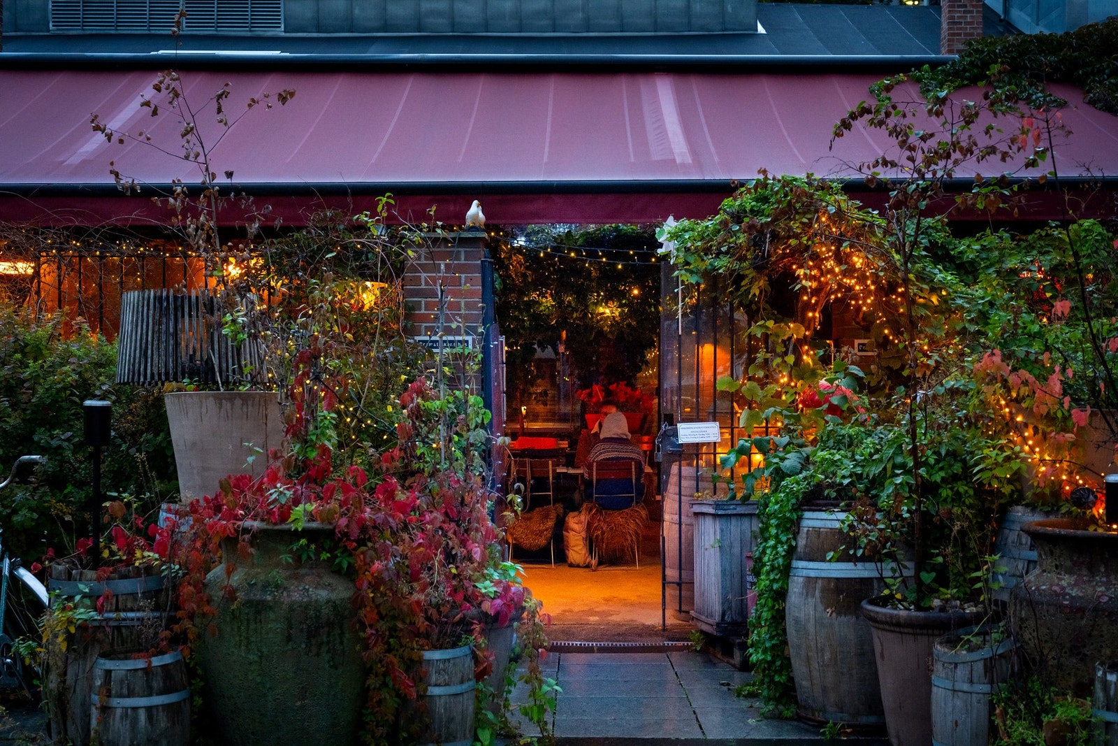 Oslo Mekaniske verksted - en populær bar på Grønland, ligger et lite steinkast unna leiligheten. Galleribilde