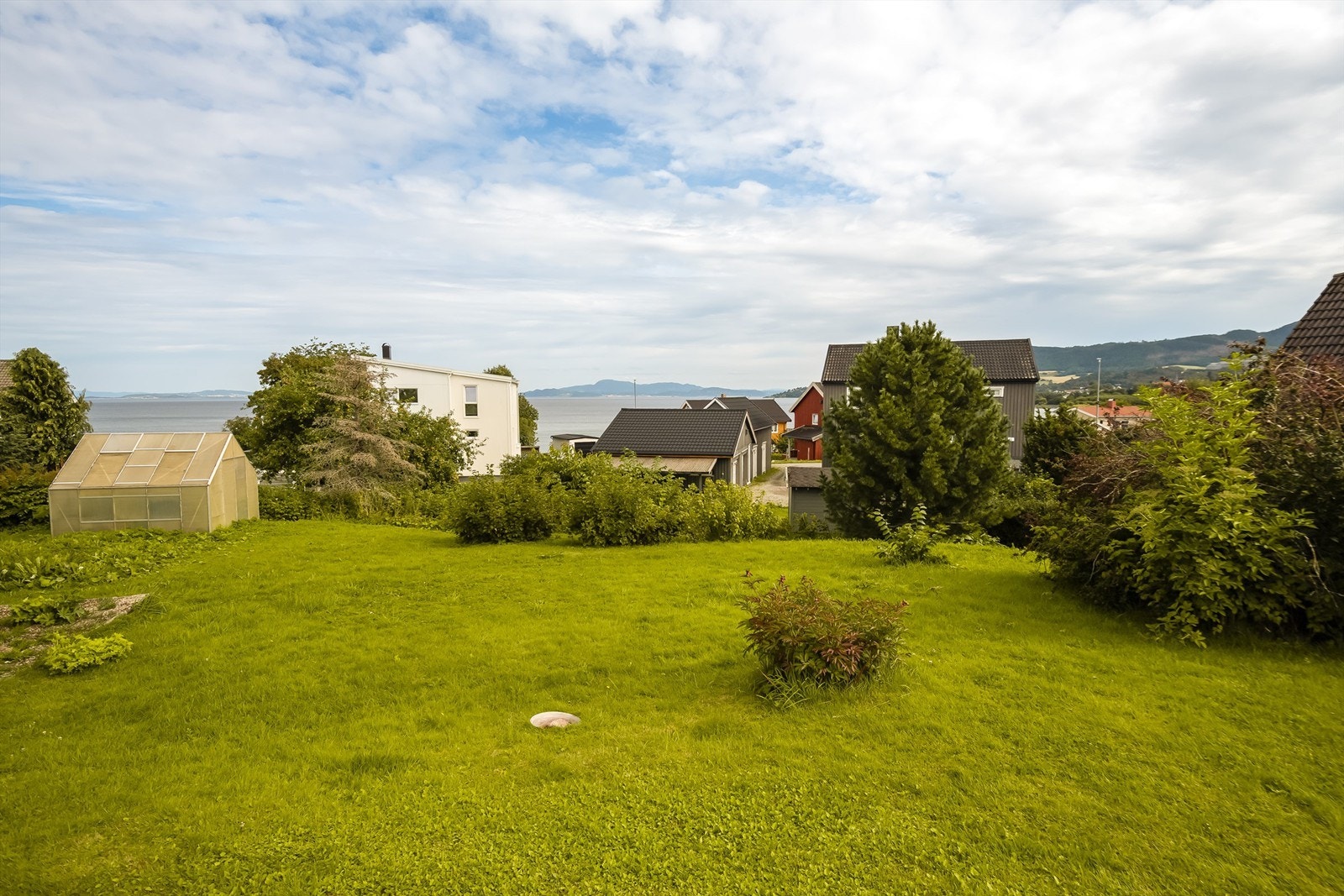 Metrobusstasjonen ligger ca. 350 meter unna hvor buss nr. 1 går direkte til sentrum hvert 10 minutt. Galleribilde