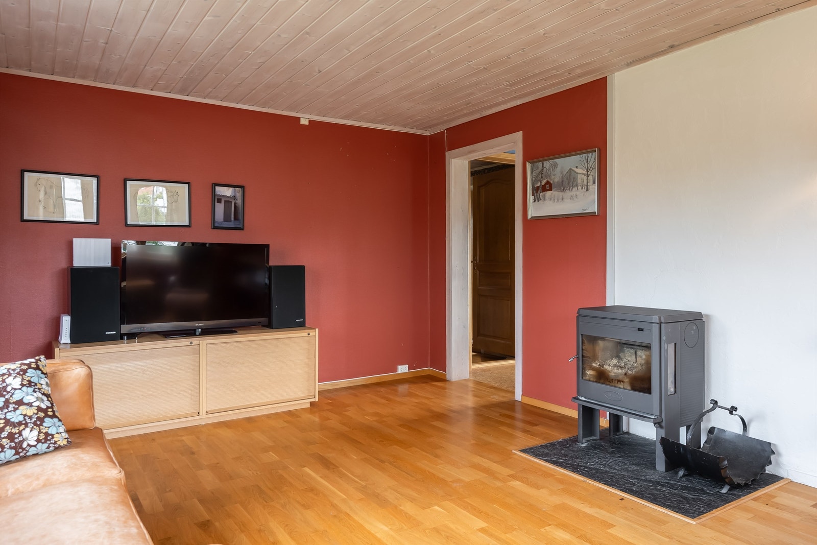 Stuen er lett å møblere med de flere sonene i rommet. Galleribilde