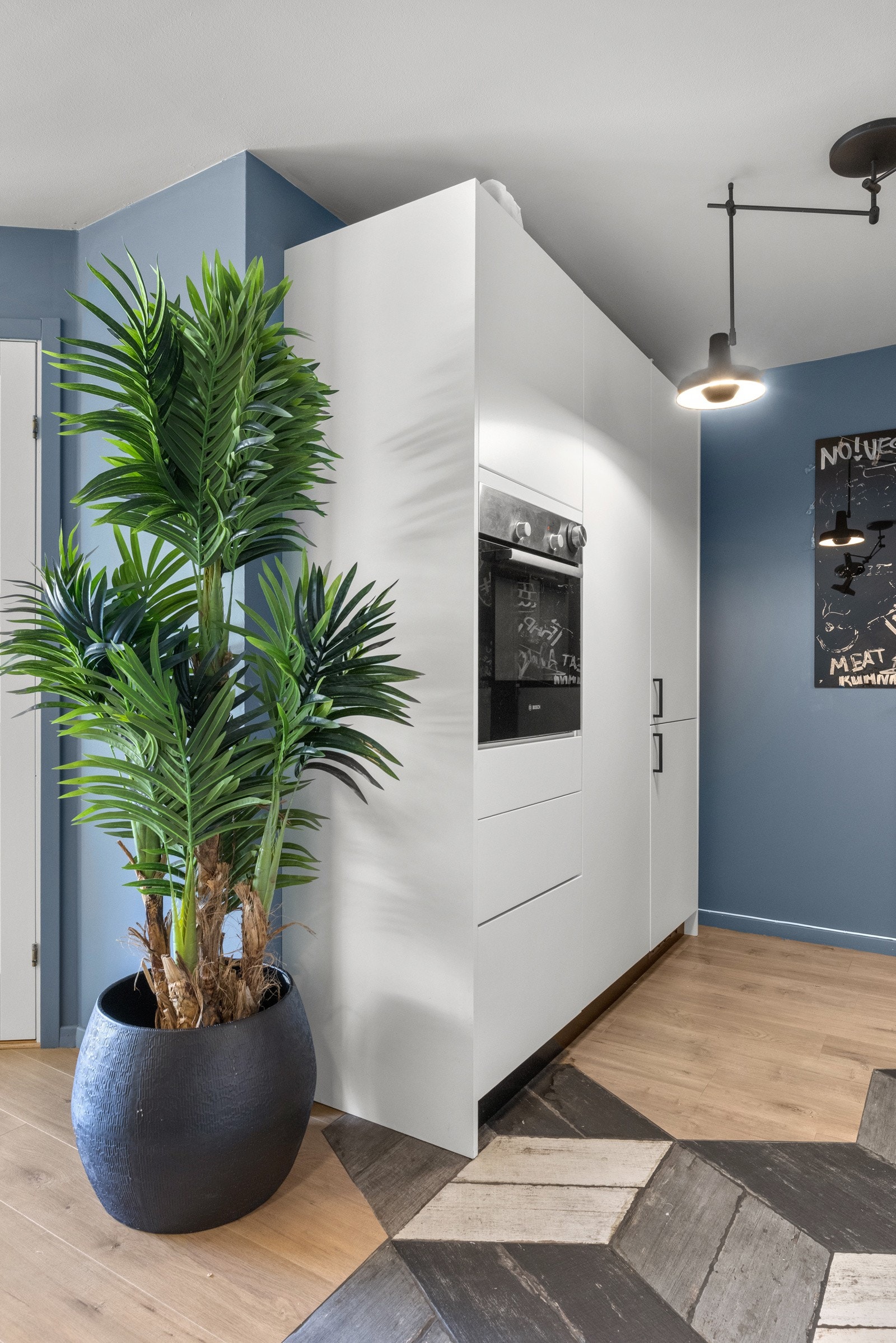 Plassen er godt utnyttet med mye oppbevaringsplass. Galleribilde