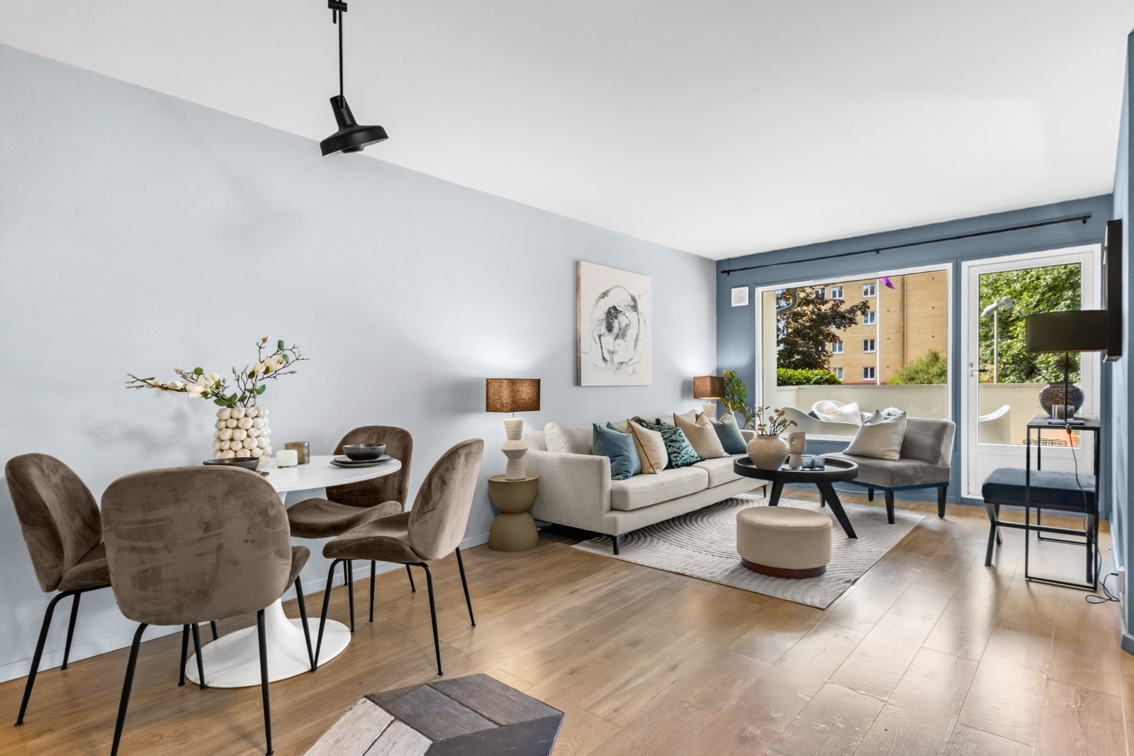 Leiligheten ligger rolig til vendt mot vakker bakgård. Galleribilde