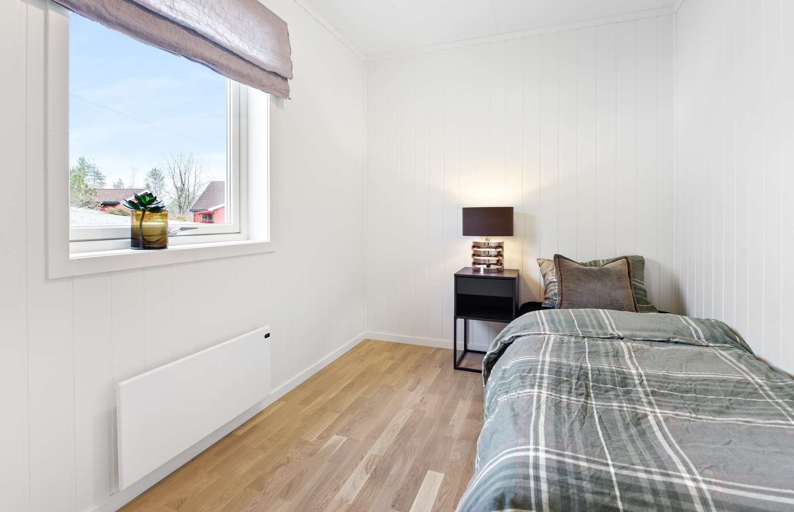 I boligen er det tre romslige soverom Galleribilde