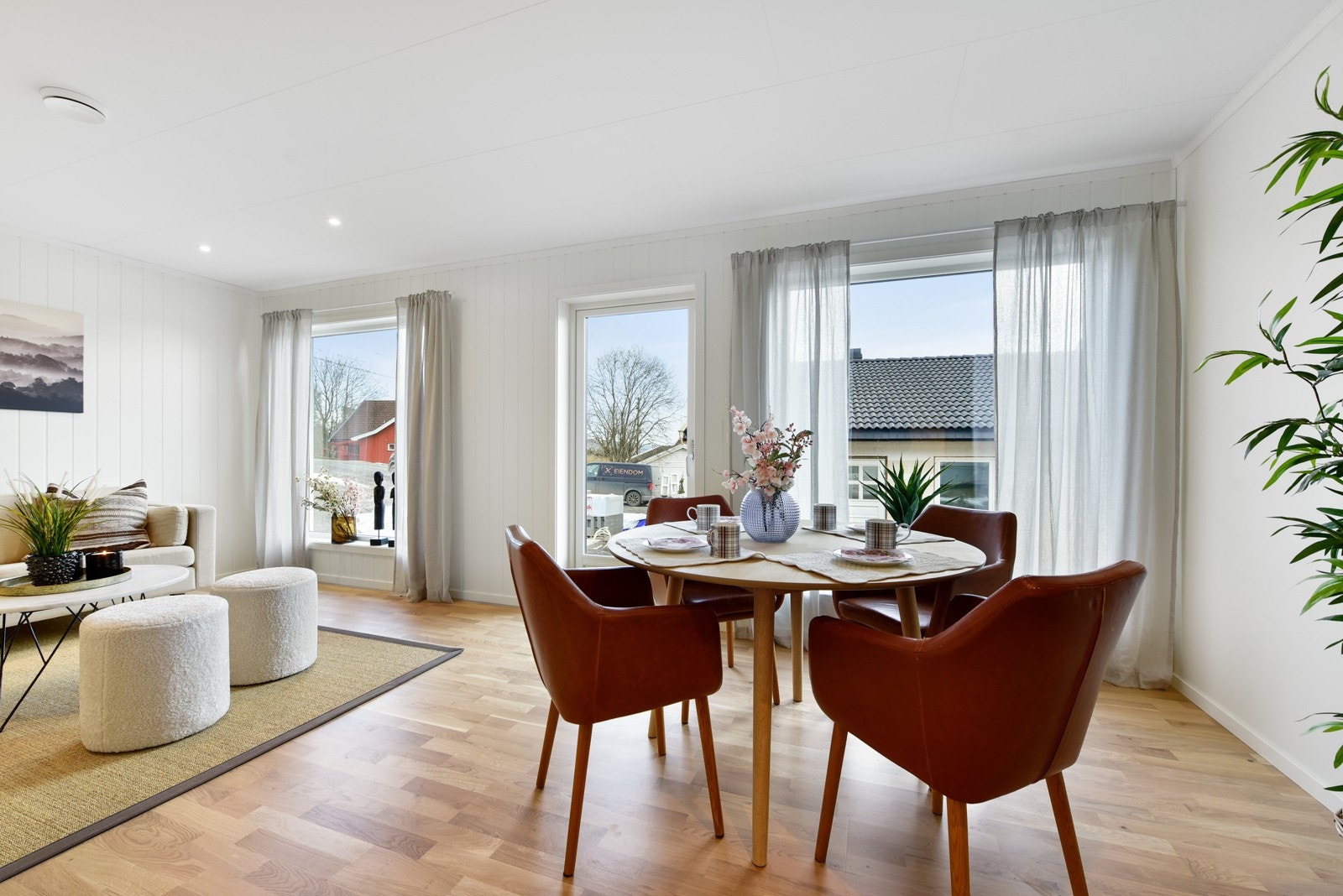 Romslig plass til spisetue Galleribilde