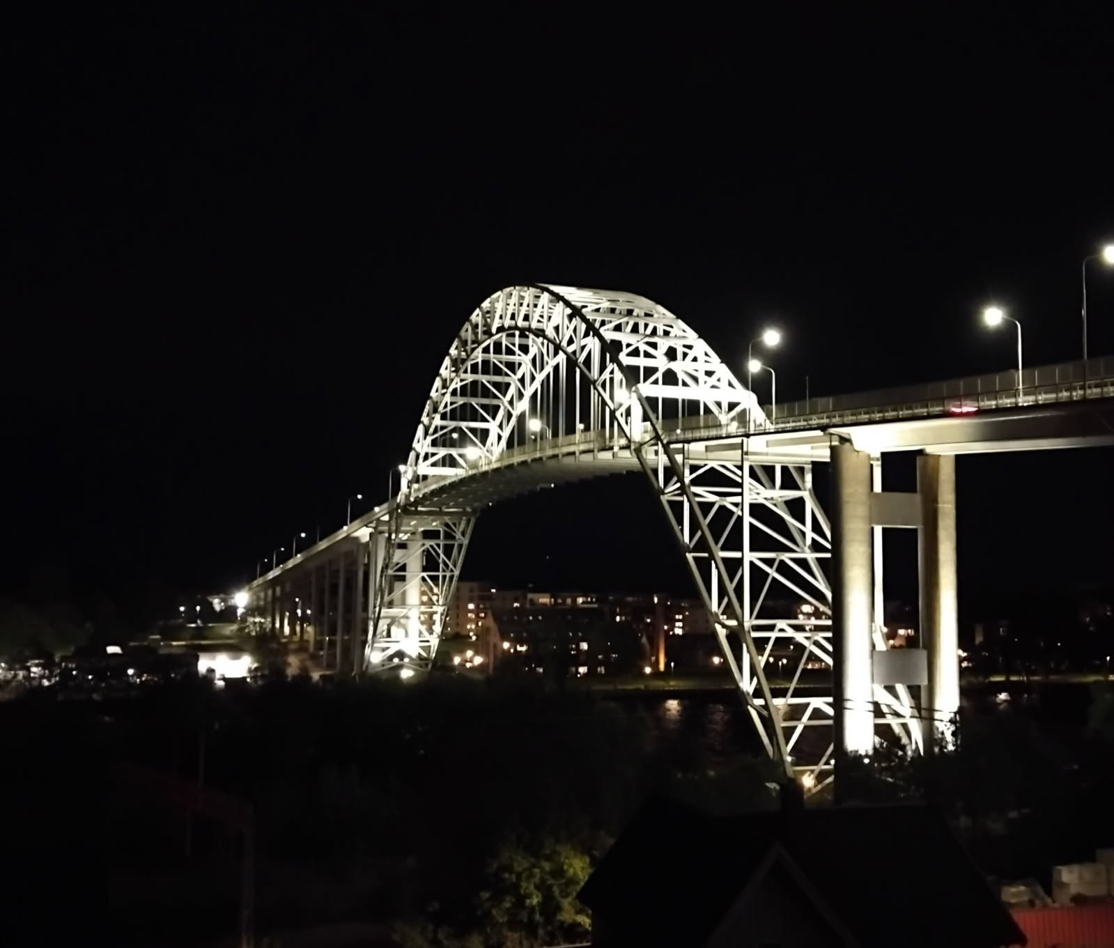 By night! Galleribilde