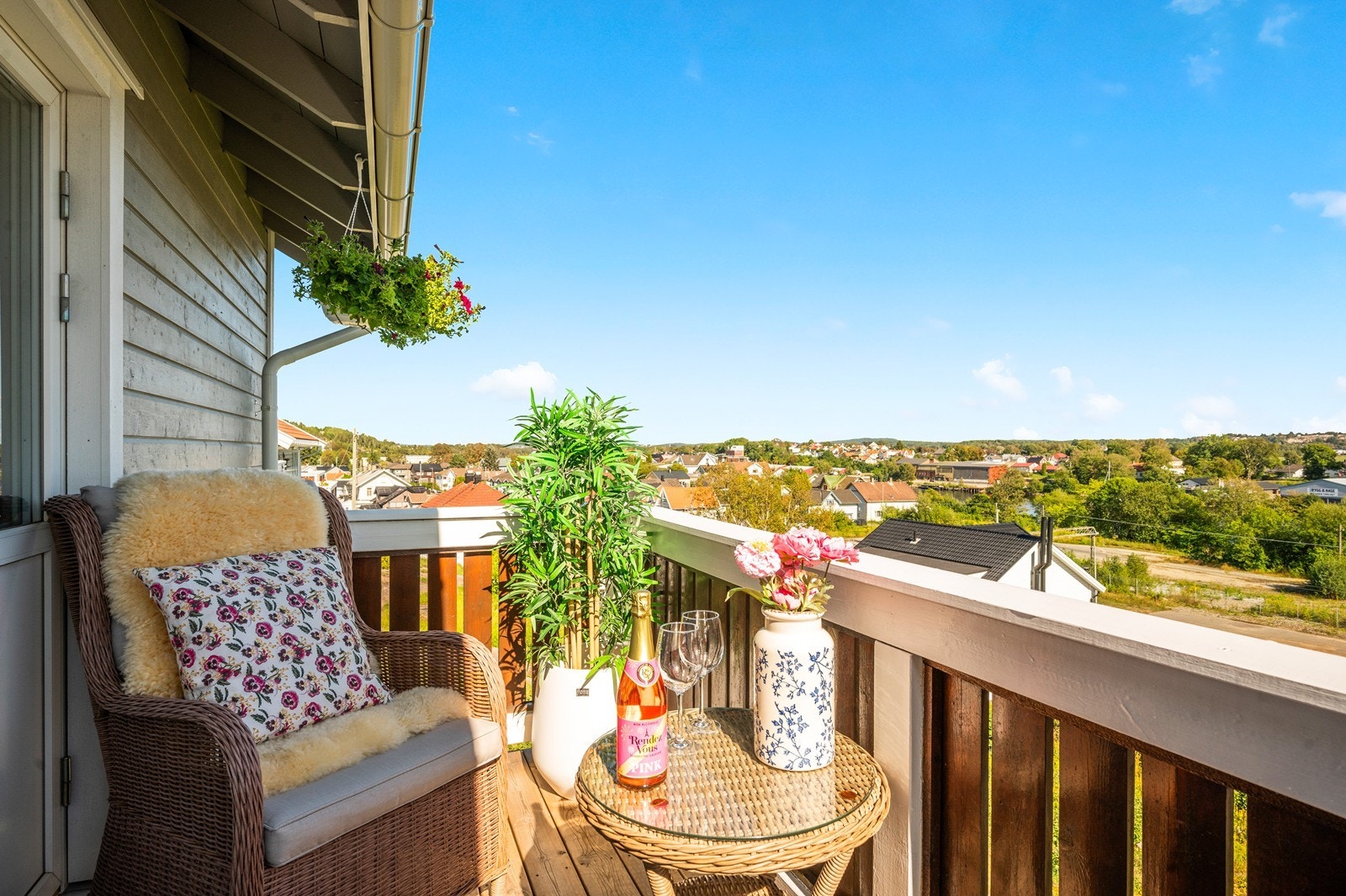 Velkommen til Georg Løkkebergs vei 15A! En meget pen leilighet med fantastisk utsikt! Galleribilde