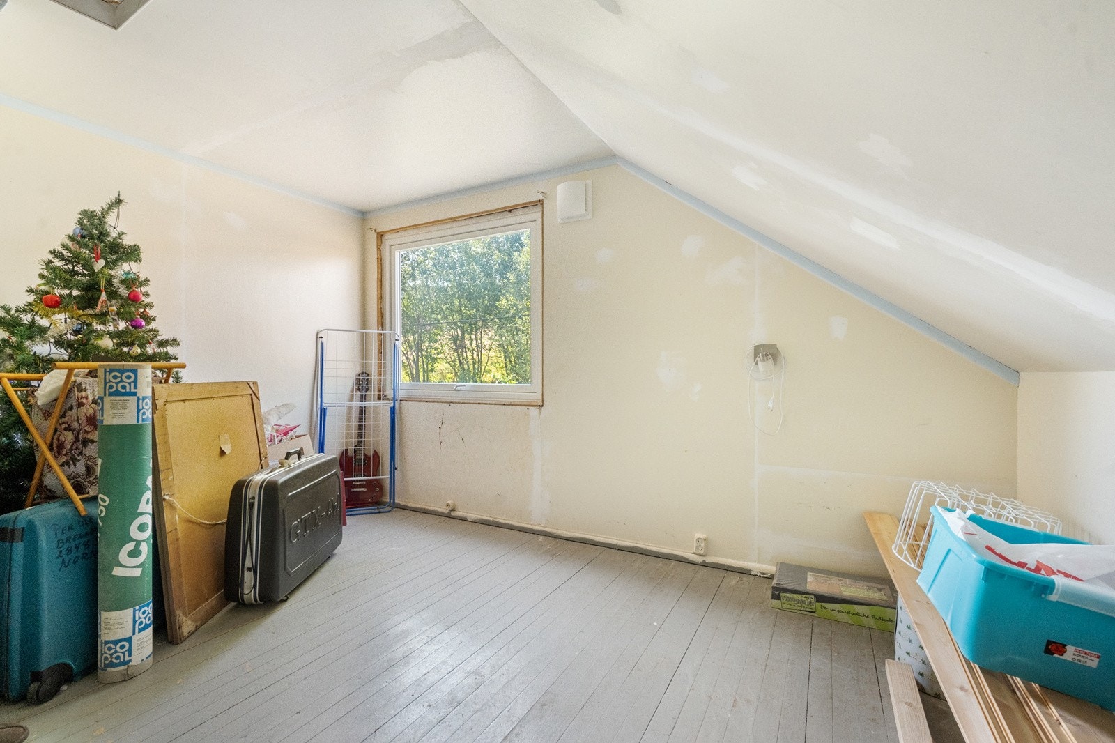 Loftsetasje med 2 soverom og 2 kott Galleribilde