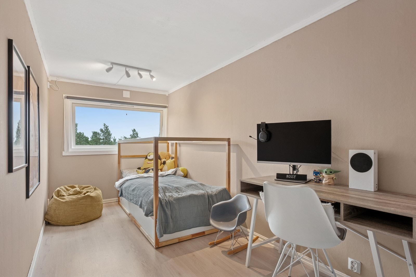 De øvrige soverommene egner seg godt som barnerom, gjesterom eller kontor, og gir fleksibilitet til ulike behov og livssituasjoner. Galleribilde