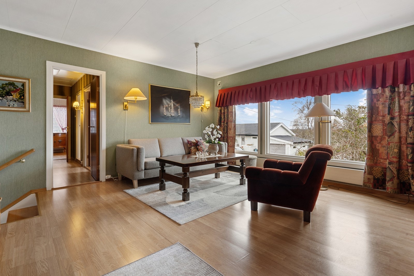 Det kan innredes med sofahjørne eller egen spisestue. Galleribilde