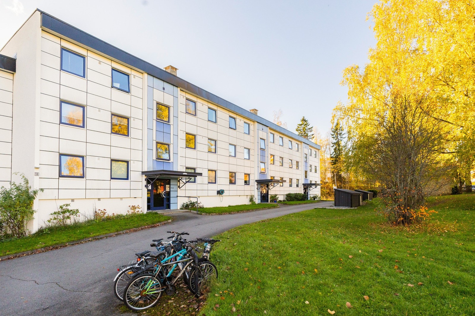 Leiligheten ligger i et veldrevet borettslag med fellesrom, felles sykkelod og gode parkeringsmuligheter. Galleribilde