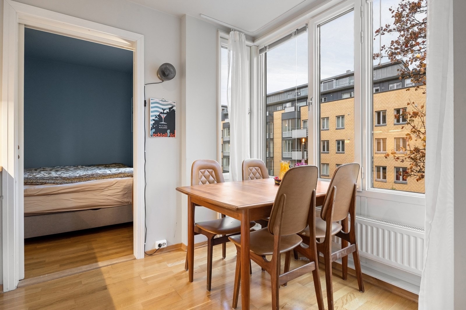 Hyggelig plassering av spisebordet. Galleribilde