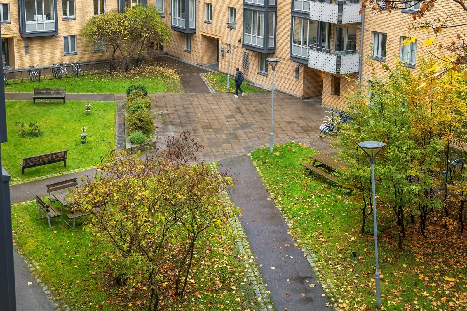 Leiligheten har en tilbaketrukket beliggenhet mot indre gård. Galleribilde